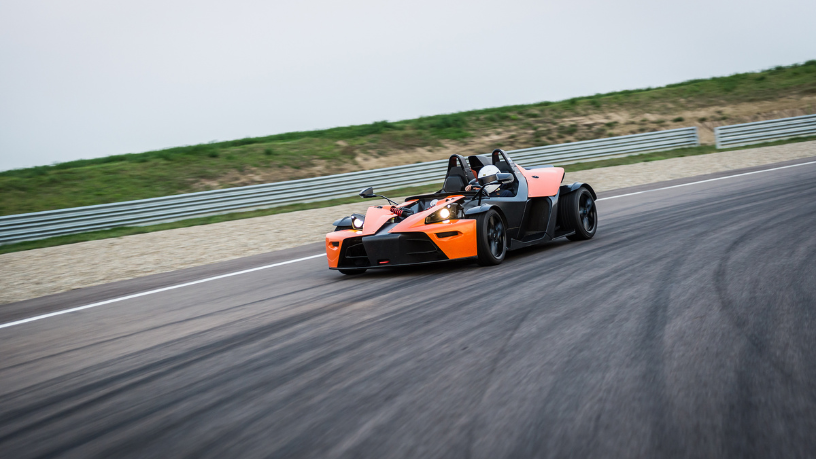 Dos boxes à pista, Kelsem Ricardo Rios Lima mostra as soluções mecânicas que fazem da velocidade uma arte de controle e desempenho.