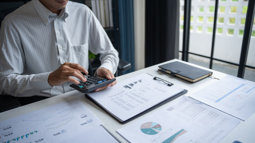Entenda como a inteligência artificial está transformando investimentos e decisões no mercado financeiro mundial.