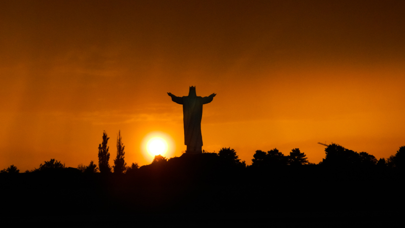Para Jose Eduardo Oliveira e Silva, Maria revela a maternidade de Deus por meio da obediência e do amor.